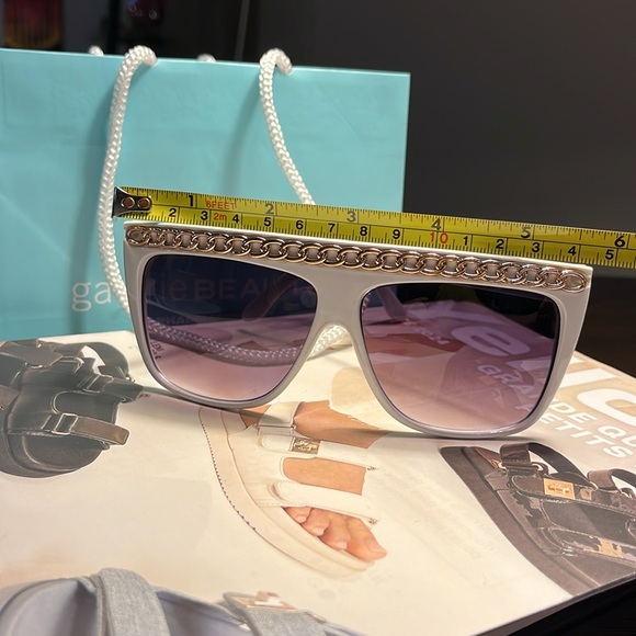 White 2000s Chain-Link Sunglasses - Picture 3 of 4